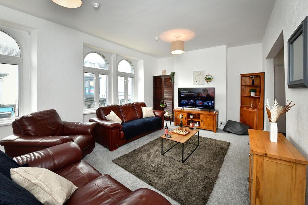 Spacious 2 Bedroom Apartment In The Heart Mumbles מראה חיצוני תמונה
