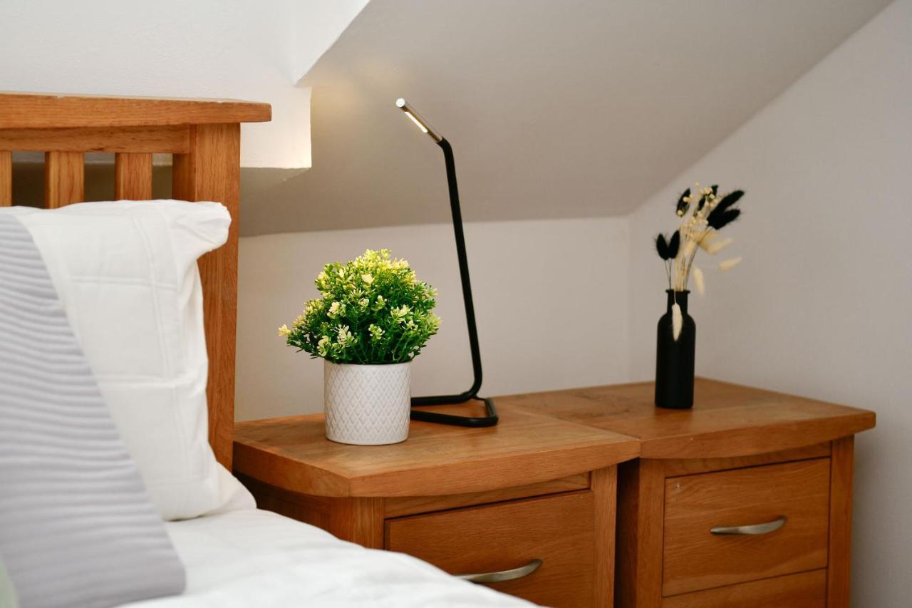 Spacious 2 Bedroom Apartment In The Heart Mumbles מראה חיצוני תמונה