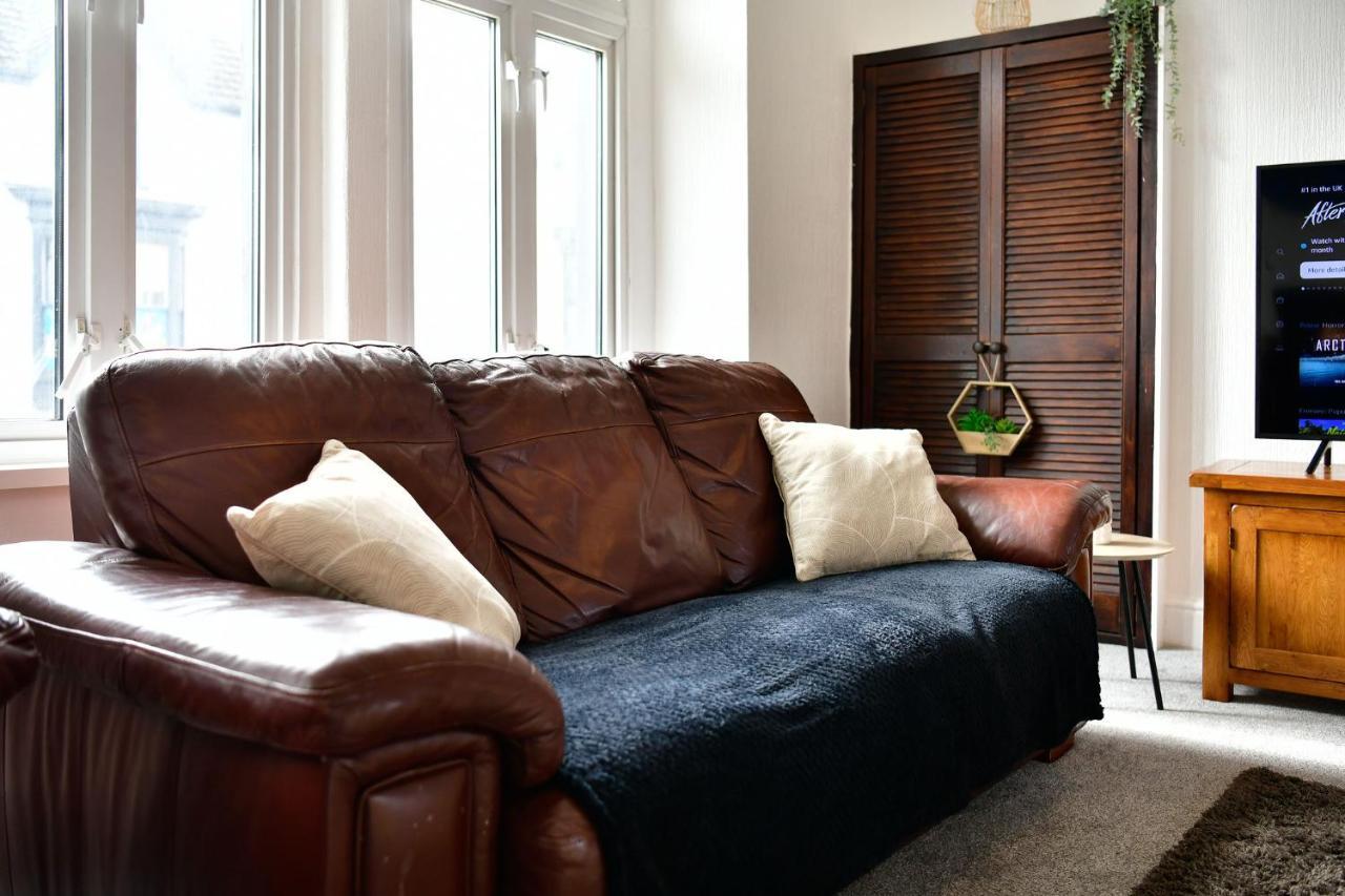 Spacious 2 Bedroom Apartment In The Heart Mumbles מראה חיצוני תמונה